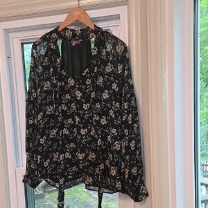 Vince Camuto L/S Floral Blouse M